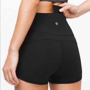 Lululemon shorts 2.5 nwot